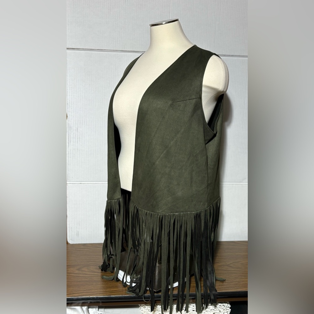 Shein fits like 3X hippie vest. Approx 40” L with 15” being fringe sage …
